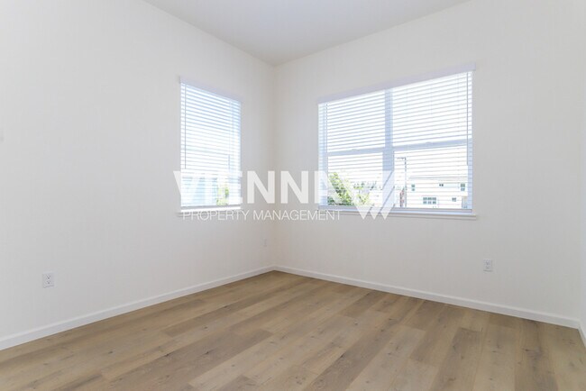 Building Photo - 8082 Quiet Knolls Dr