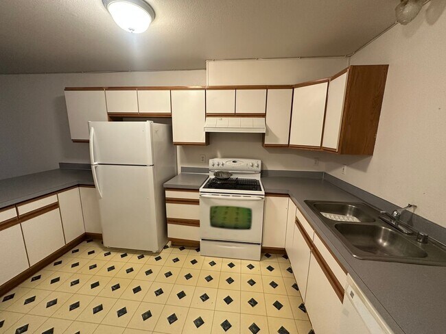 Building Photo - 296 Sussex Ave W