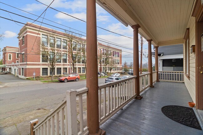 Building Photo - 1 Bedroom w/office space In Corbett/Lair H...