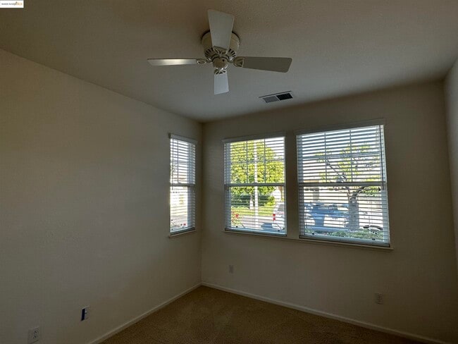 Building Photo - 575 Quindell Way