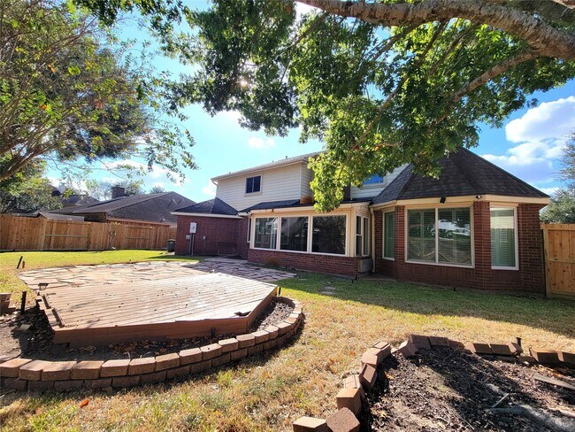 Building Photo - 2214 Old S Dr