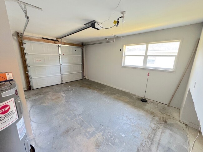 Building Photo - 9 Mistletoe Ct