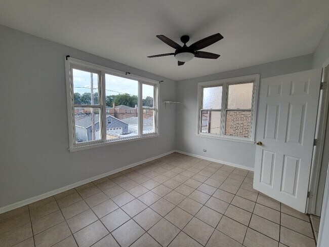 Building Photo - 2636 W Berwyn Ave