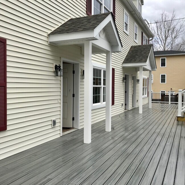 Building Photo - 1002 N Division St