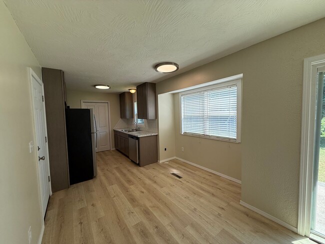 Building Photo - Remodeled 3 Bedroom 2 Bathroom home in Battlefield MO