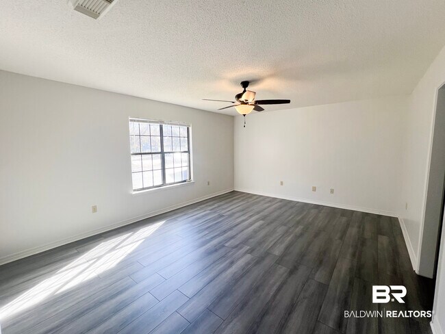 Building Photo - 12557 Co Rd 49