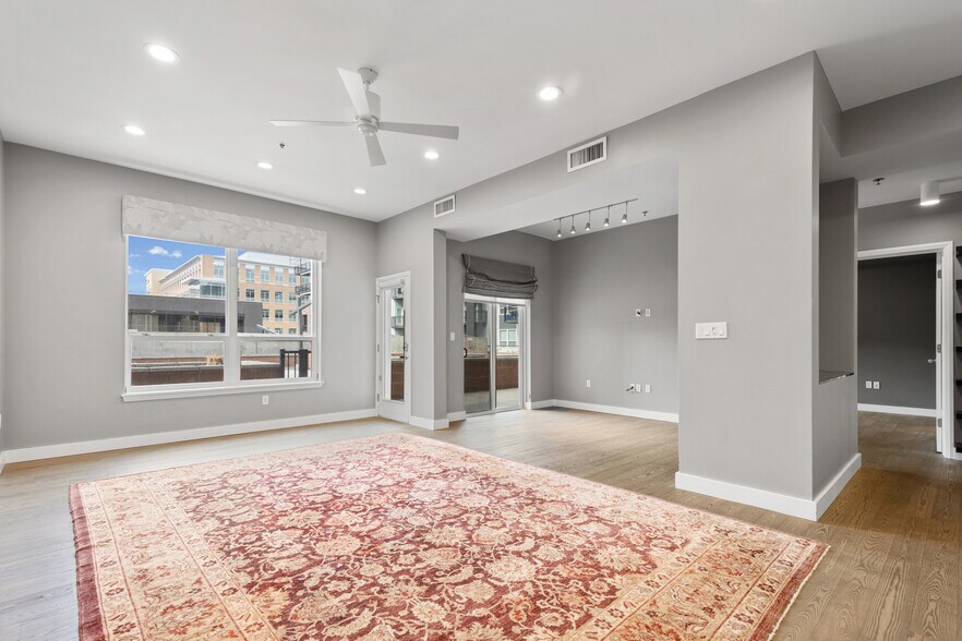 Building Photo - 350 S 200 E