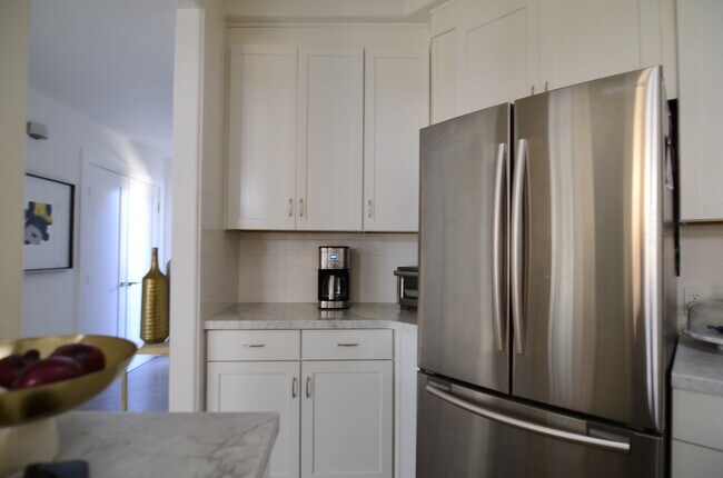 Building Photo - 5703 Laurel Canyon Blvd
