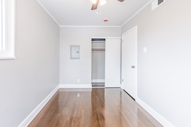 Building Photo - 4677 W 84th Pl