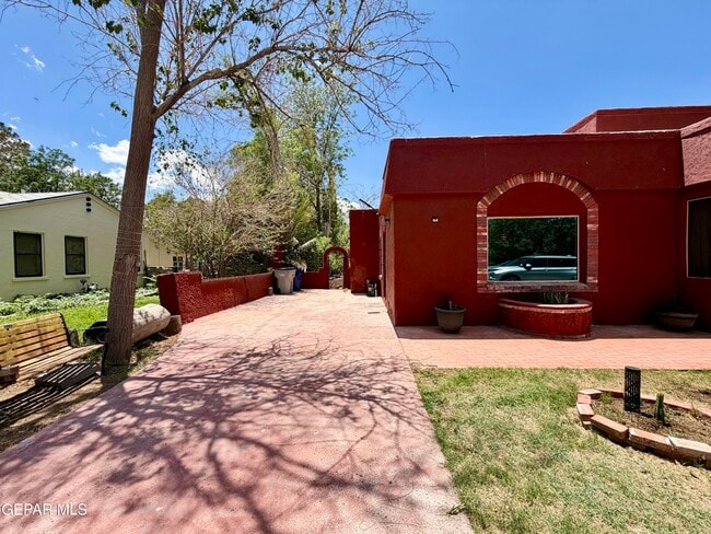 Building Photo - 7404 Franklin Dr