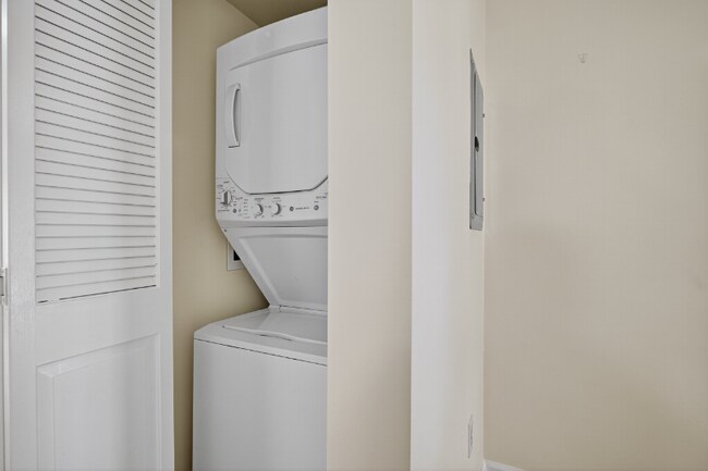 Building Photo - 802 Jesse Way