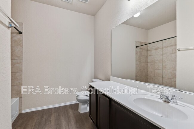 Building Photo - 10610 Grn Lk Dr