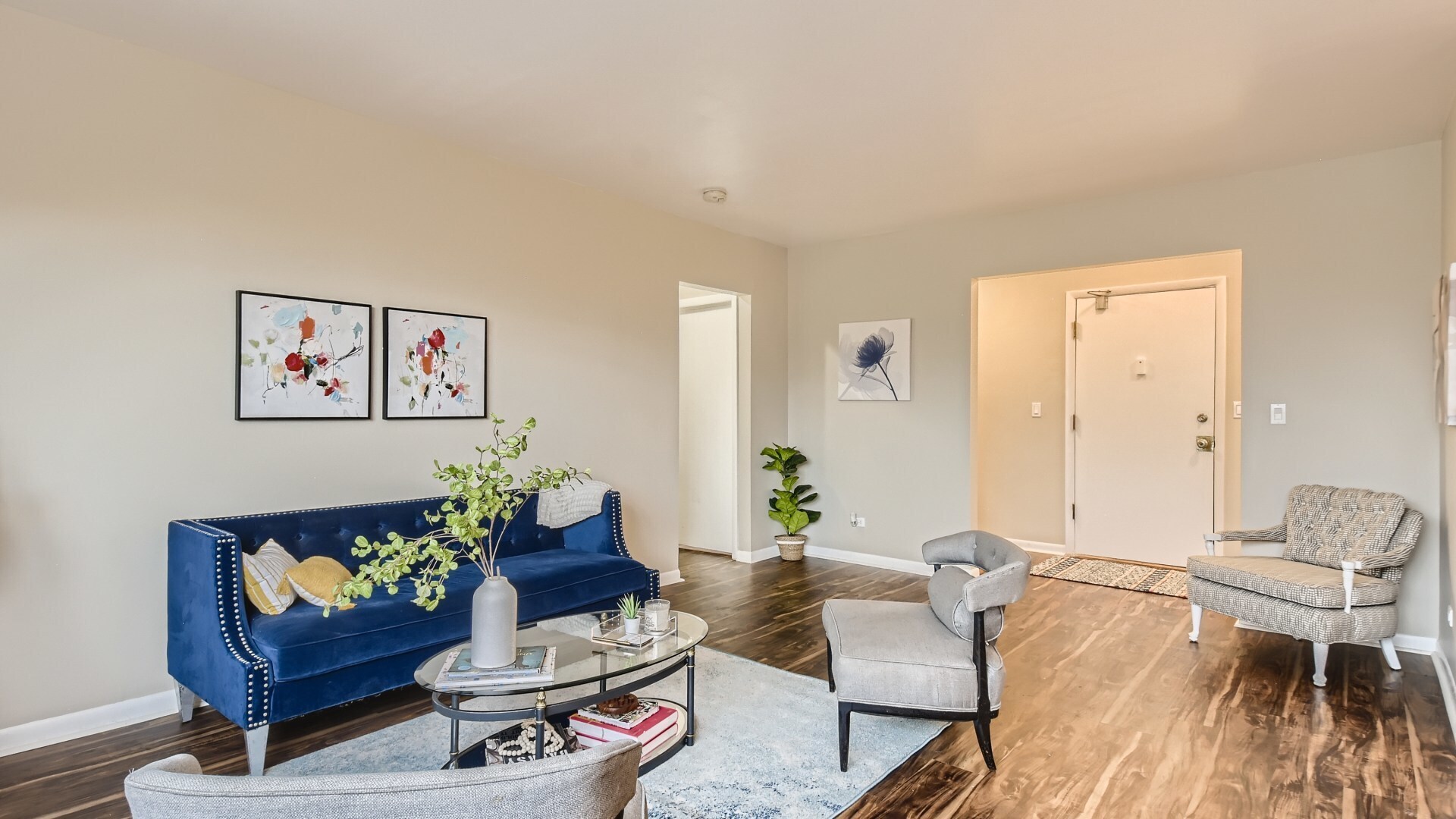 Living Room - 1415 W Pratt Blvd