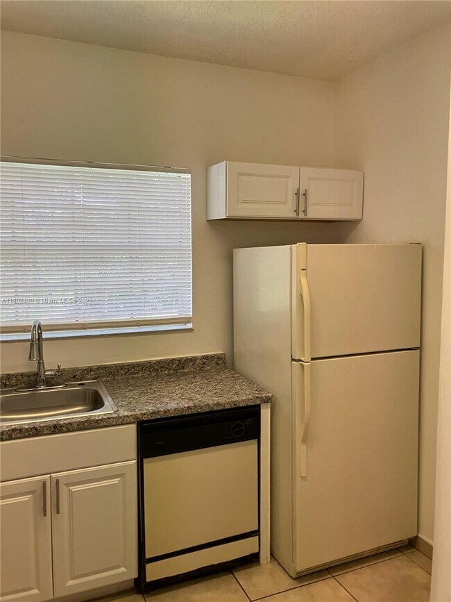 Building Photo - 601 Cypress Lake Blvd