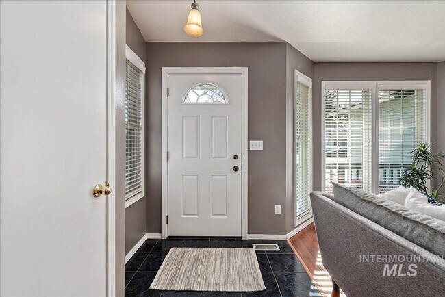 Building Photo - Cute 3 bedroom 2 Bathroom House!