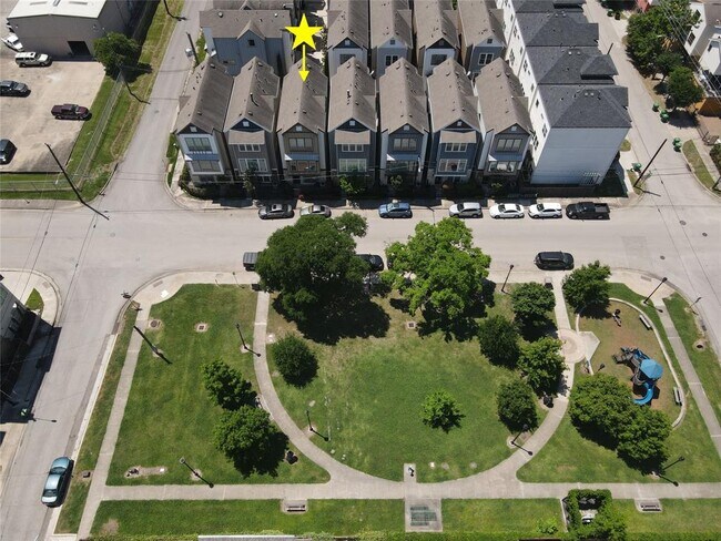 Building Photo - 1405 Patterson St