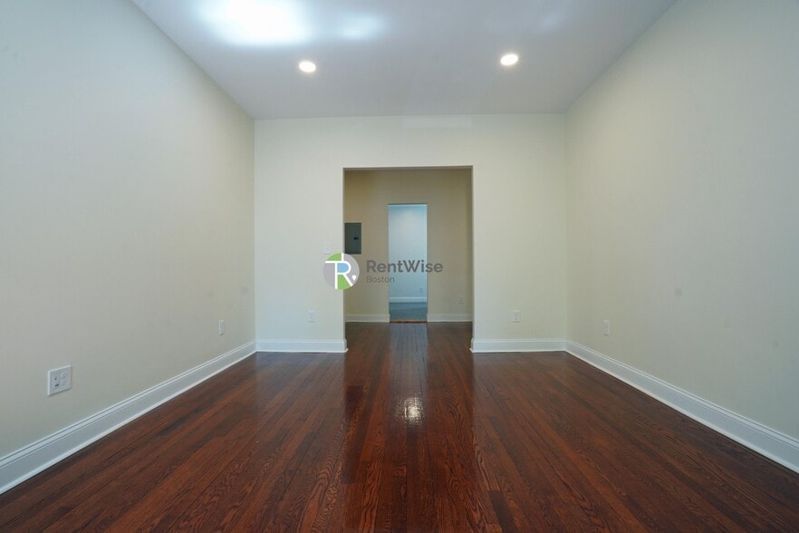 Building Photo - 123 Sutherland Rd