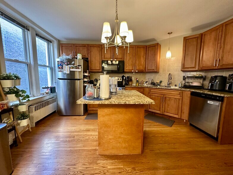 Building Photo - 184 Saint Paul St