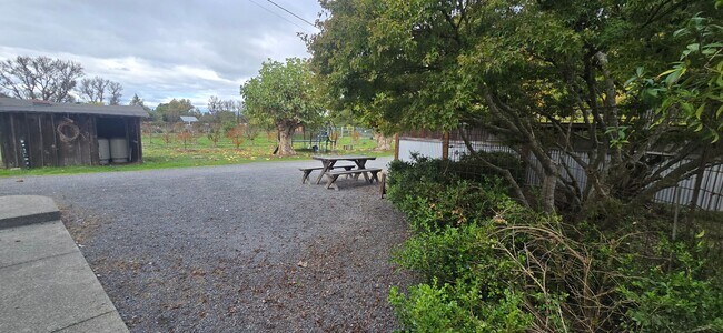 Building Photo - Beautiful Home With Incredible Views
