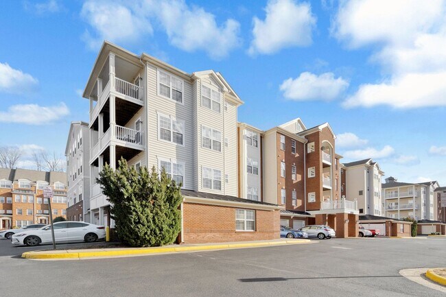 Building Photo - Great 2 Bedroom; 2 Bathroom condo in Manas...