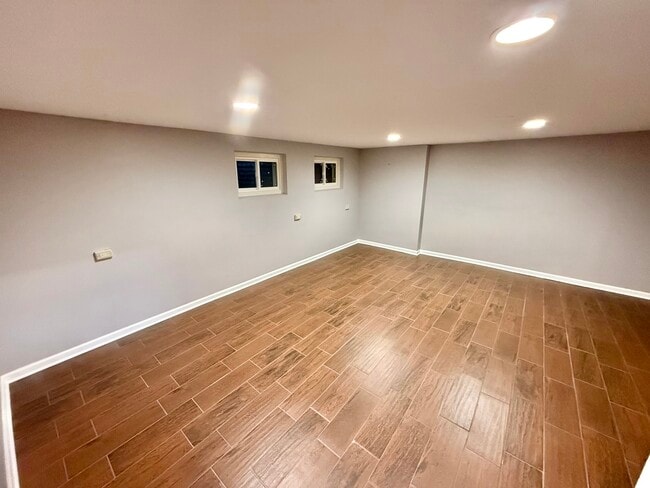 Building Photo - 4926 Crain St