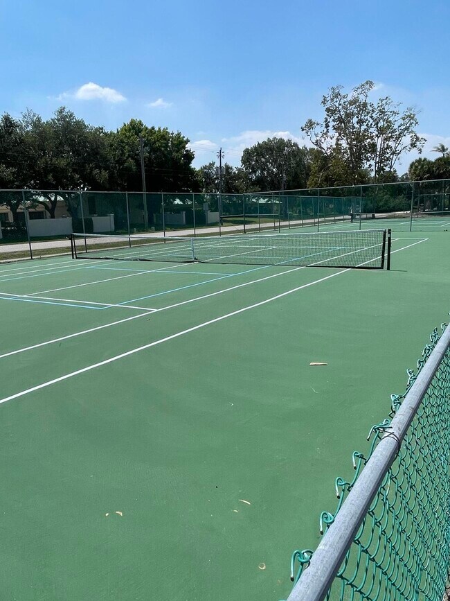 Building Photo - 3031 SE Aster Ln