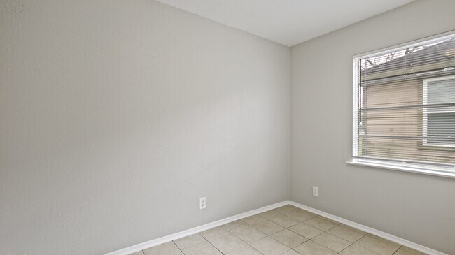 Building Photo - 612 Marshall