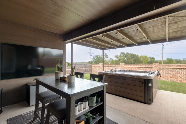 Building Photo - 1009 Branding Iron Ln
