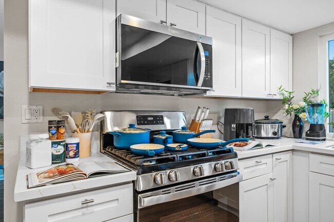 Building Photo - 13737 Via Tres Vistas