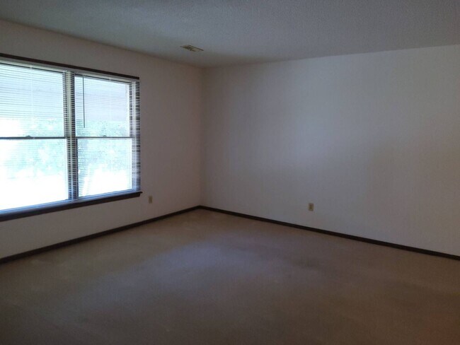 Building Photo - 3125 Themis St