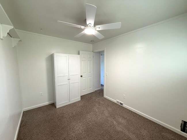 Building Photo - 1431 Johnston Ave