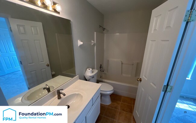 Building Photo - 1066 W Montebello Cir