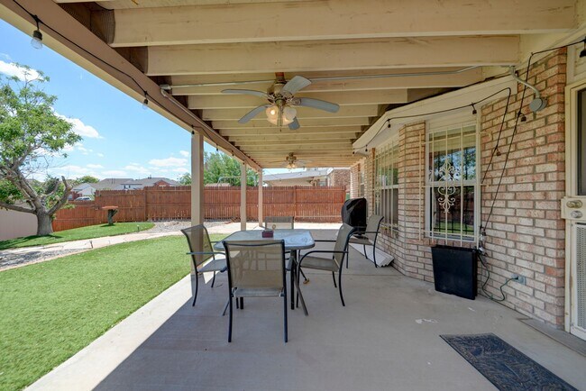 Building Photo - Fully Furnished 3-Bedroom Home Near Petroglyph Monument
