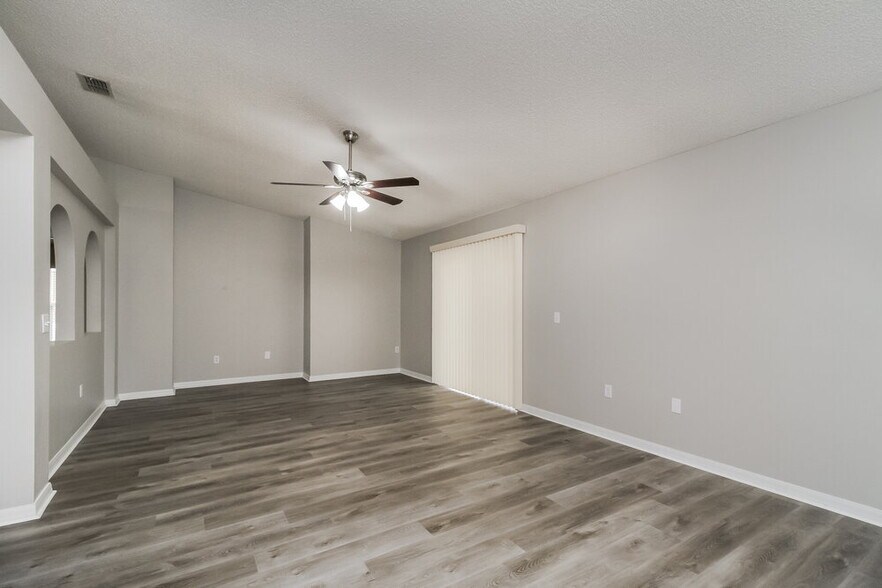 Building Photo - 932 Vanderbilt Dr