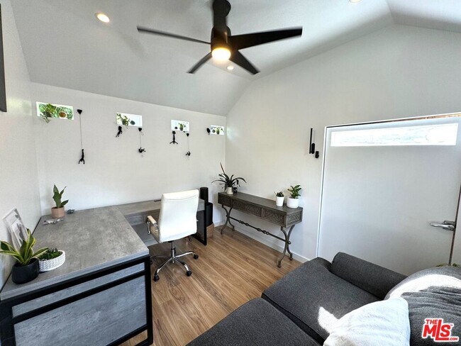 Building Photo - 2241 1/2 Harwood St