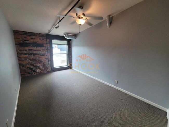 Building Photo - 102 N 3rd St