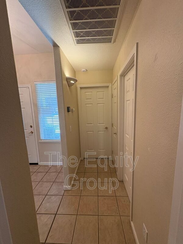 Building Photo - 3645 E Vista Dr