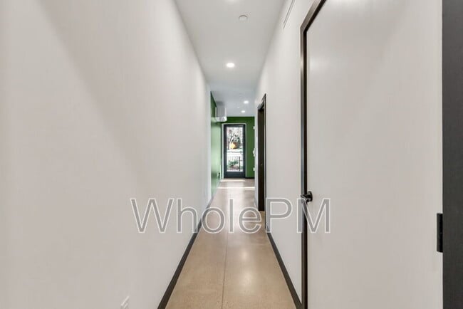 Building Photo - 1601 Park Ave