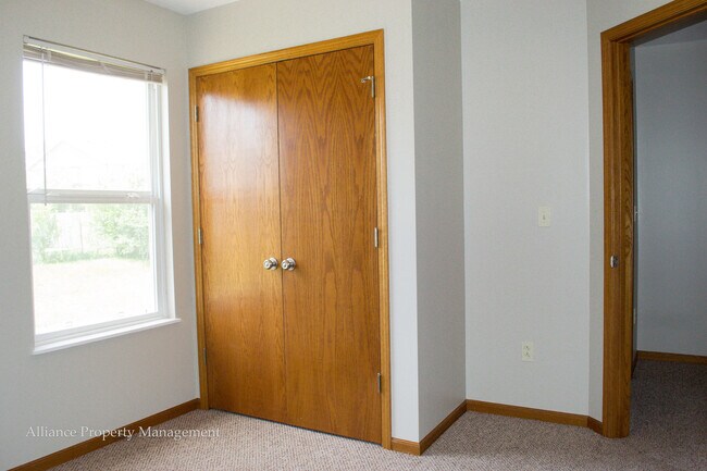 Building Photo - Brookmont Dr. 516-518