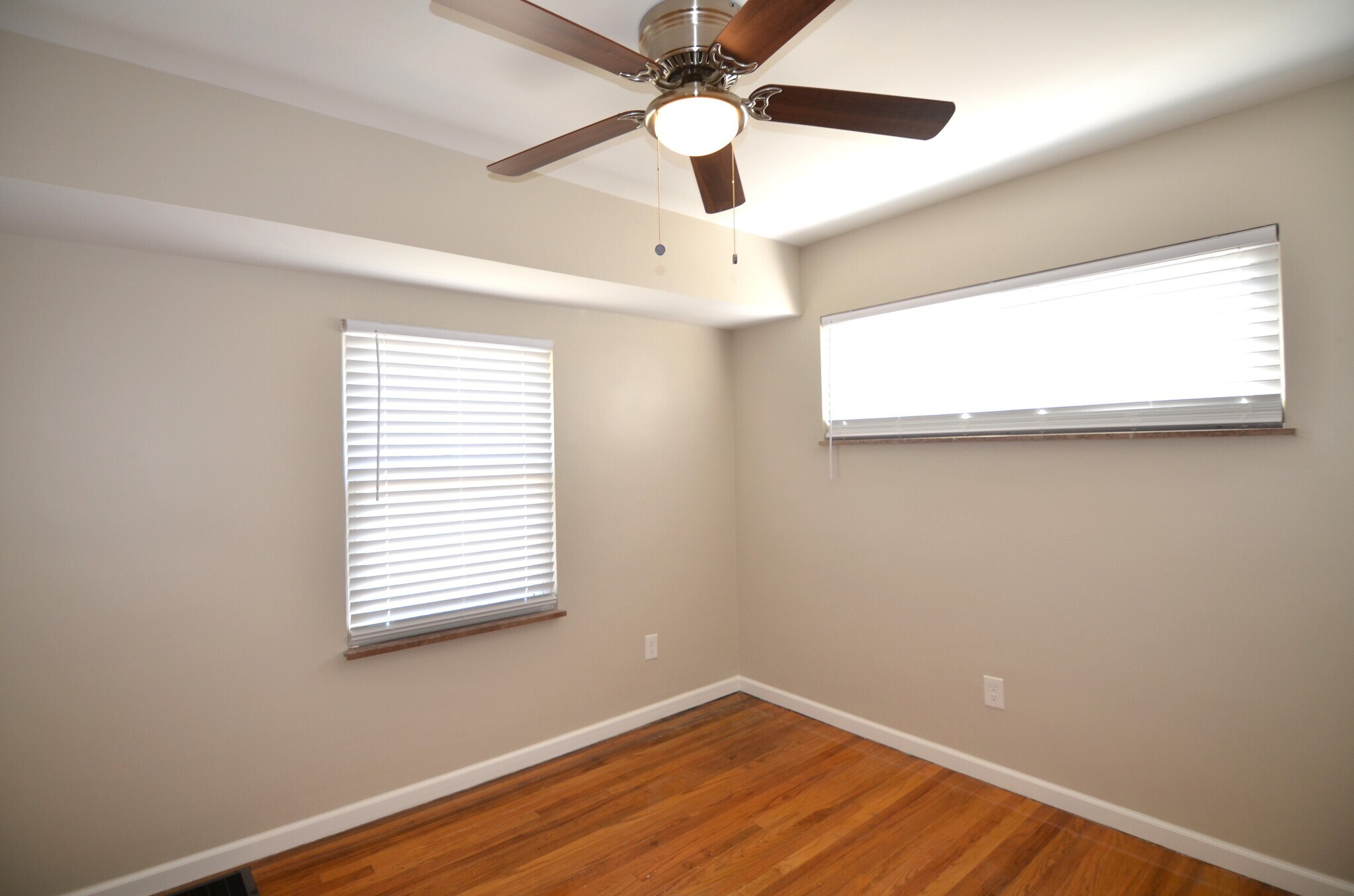 Building Photo - 1122 Alcliff Ln