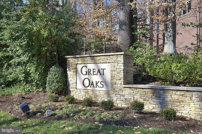 Building Photo - 3809 Hemlock Way
