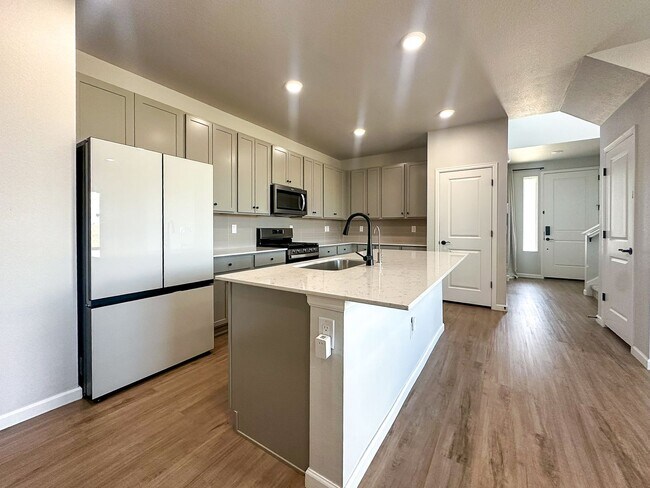Building Photo - Alder Creek 3bd 2.5ba paired home for rent!