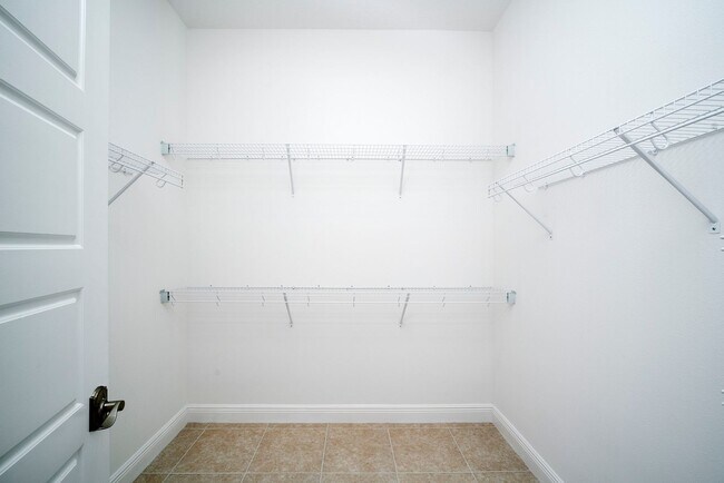 Building Photo - Stunning  MOVE-IN READY TOWNHOME in. Exqui...