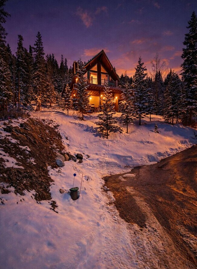 Building Photo - Luxury Home in the woods with unparalleled views! Garage! Pets Negotiable! Hot tub!