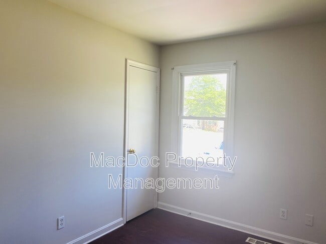 Building Photo - 298 Red Oak Dr