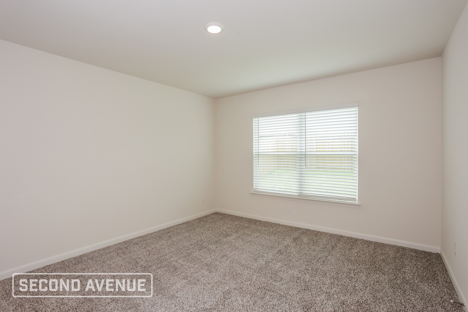 Building Photo - 1325 Woodwinds Dr