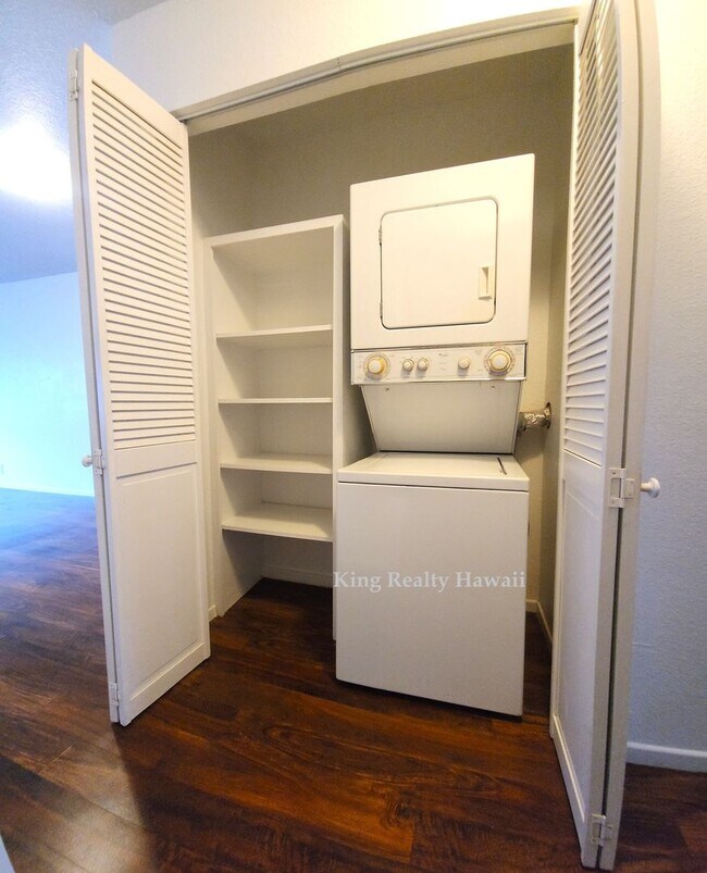 Building Photo - ** VERY CLEAN & RECENTLY UPGRADED 2 br / 1...