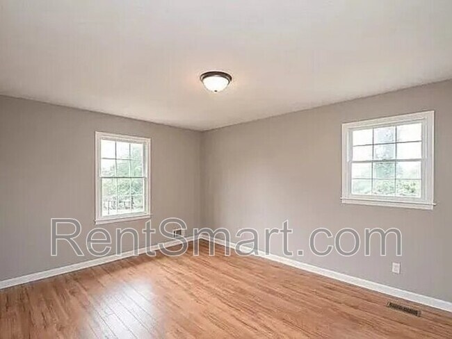 Building Photo - 1454 Southwood Rd