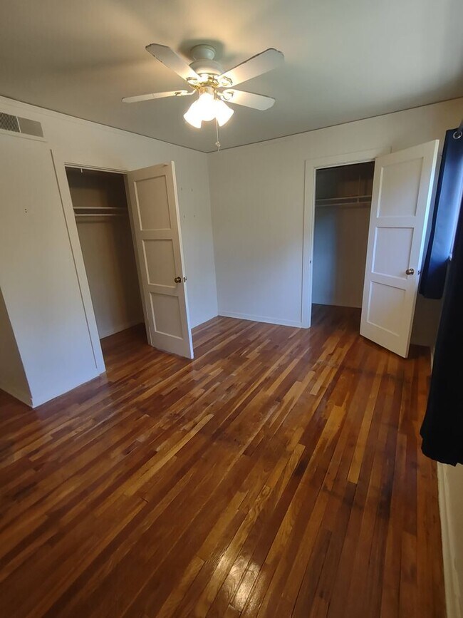 Building Photo - Duplex in near Aspen Elementary