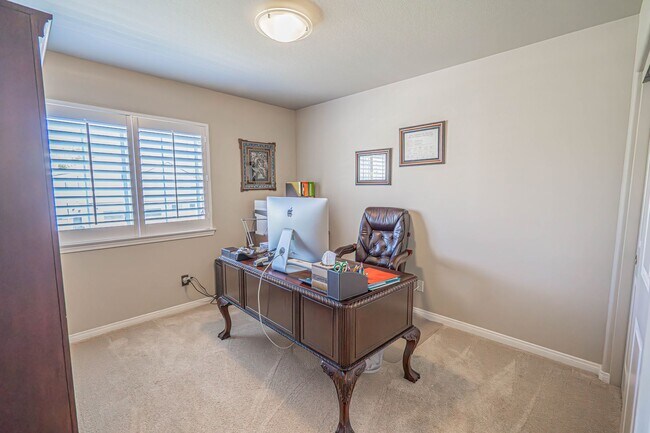 Building Photo - Expansive 5-Bedroom Home with Spa & Solar ...